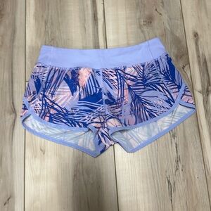 Lululemon low rise speed up shorts  size 4.